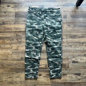 Kensie Women's Green Camo Print Ankle Skinny Mid Rise Jeans Size 14/32